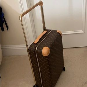 Louis Vuitton Horizon 50 Monogram Rolling Luggage
